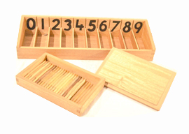 Permite relacionar quantidade com símbolos.
                                  A caixa possue divisões numeradas
                                   e os fusos podem ser
                                   colocados nas divisões.